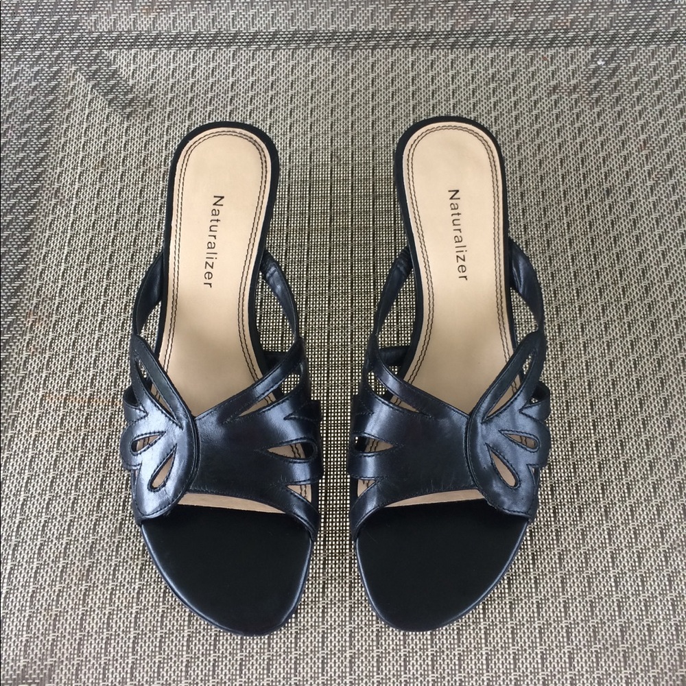 Naturalizer sandals in EUC!